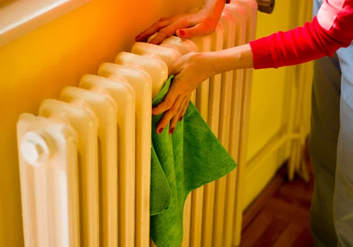 Zrobiłam mini remont kaloryferów. Mąż się śmiał, dopóki rachunki za ogrzewanie nie spadły!