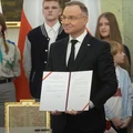 14 lutego dniem wolnym od pracy? Andrzej Duda złożył podpis pod ustawą o nowym święcie państwowym