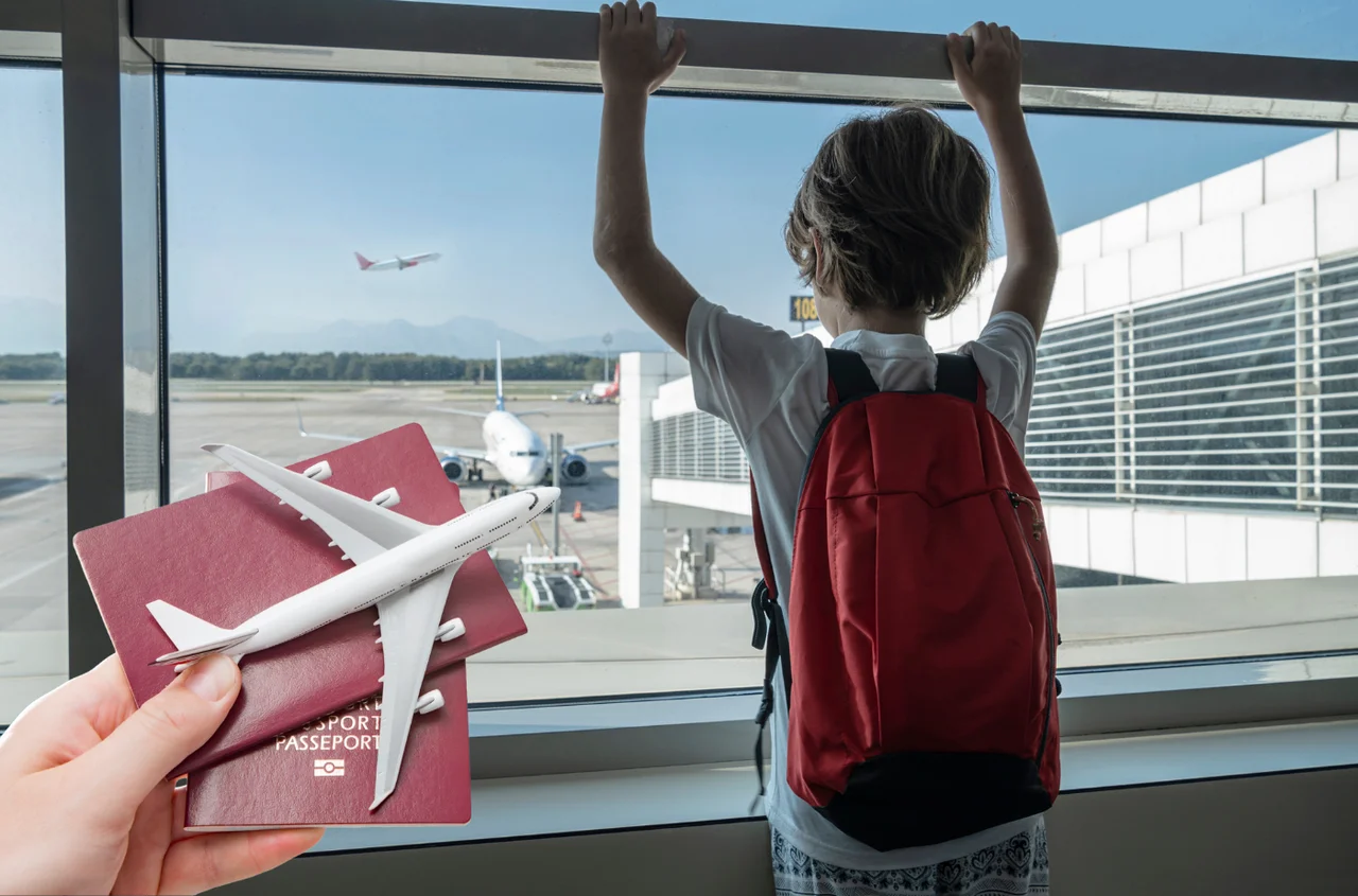 Szokująca decyzja rodziców! Zostawili 10-latka na lotnisku i polecieli!