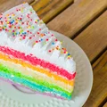 Tęczowy tort