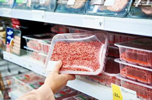 Śmierć 12-latki po ciężkim zatruciu! Władze zamykają sklepy z mięsem!