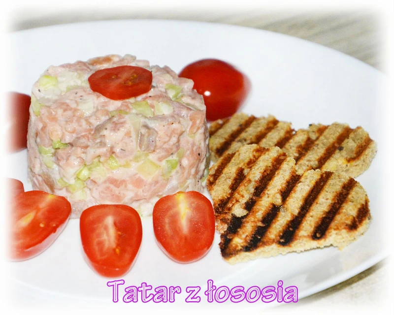 Tatar z łososia z majonezem