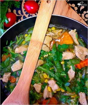 Kurczak w rozgrzewającym warzywnym sosie