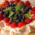 Pavlova - tort bezowy - z owocami i kremem mascarpone