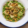 http://cookmagazine.pl/salatka-z-groszku-awokado-i-pistacji/