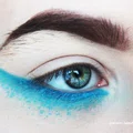 Błękitny makijaż oka