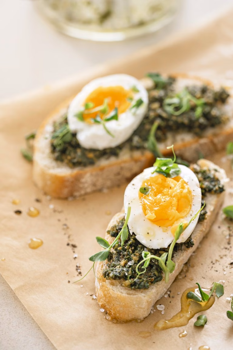 KANAPKI Z JAJKIEM I PESTO