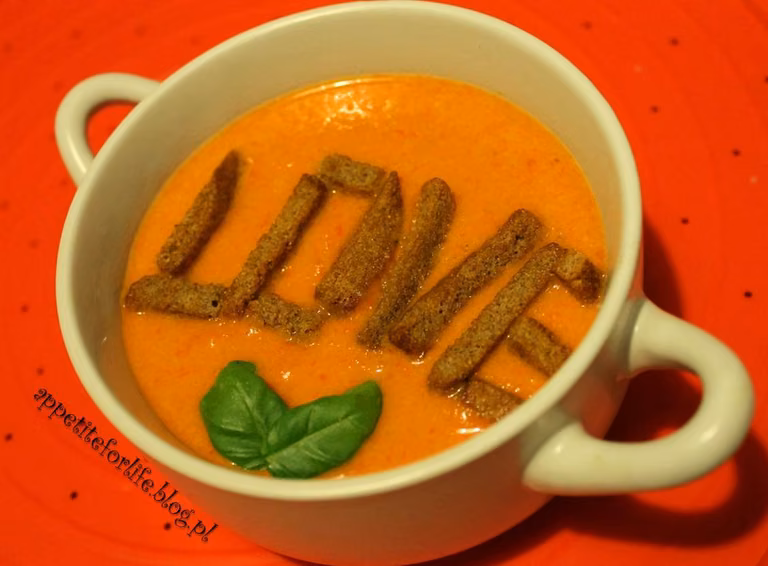 Zupa z pieczonej papryki