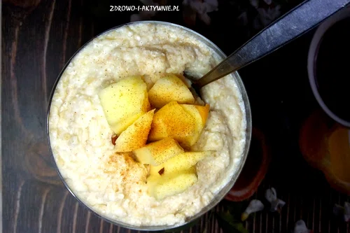 Pudding ryżowy z jabłkiem i orzechami