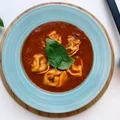 PIĄTEK: RAVIOLI W BŁYSKAWICZNYM KREMIE POMIDOROWYM