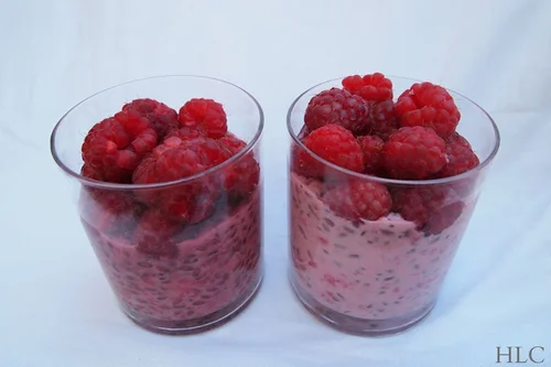 Pudding z siemienia lnianego z malinami