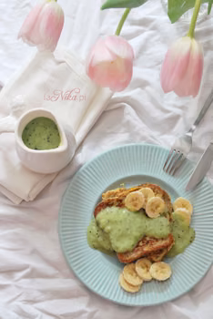 Tosty francuskie z sosem z kiwi