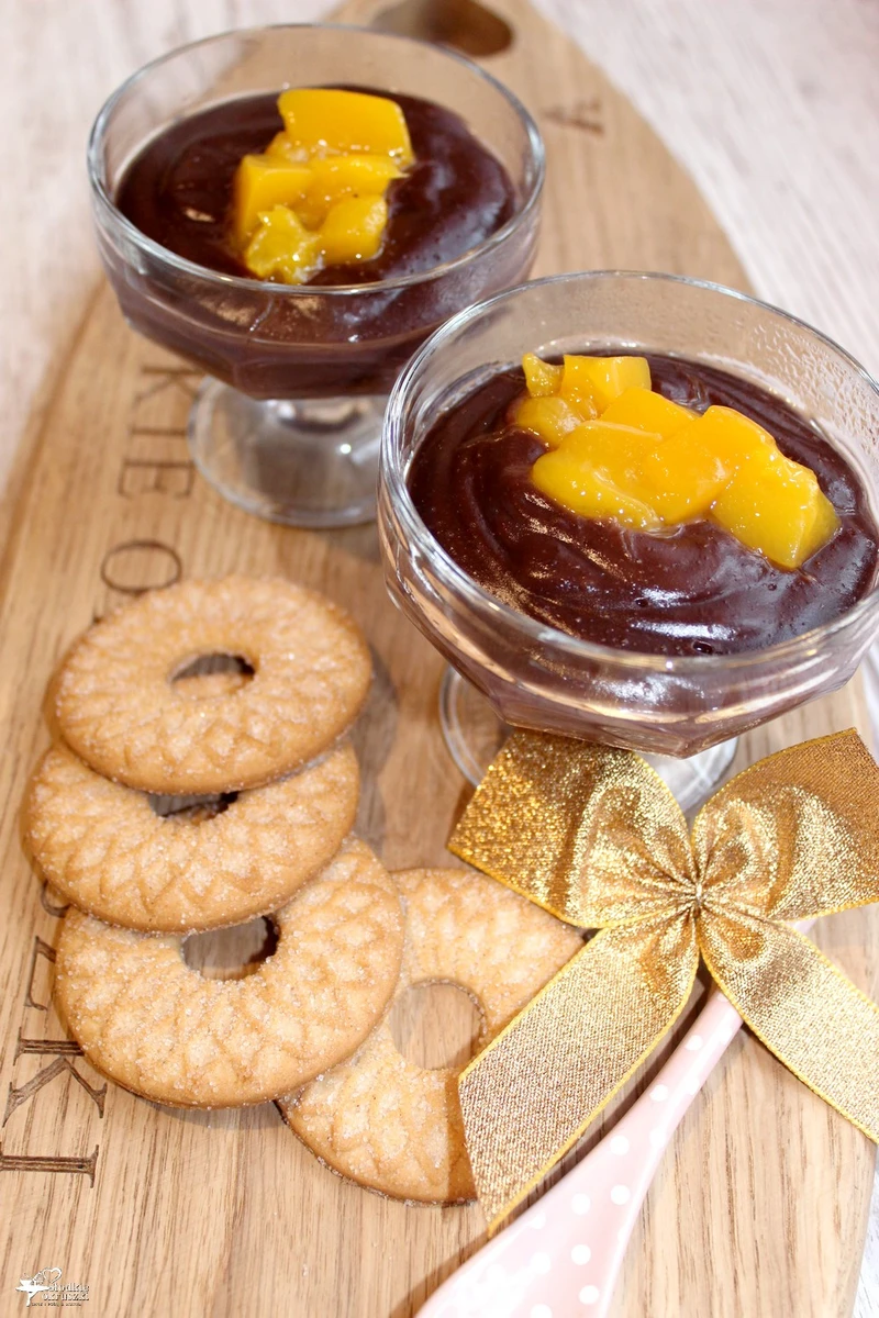 Mocno czekoladowy deser z mango – najłatwiejszy