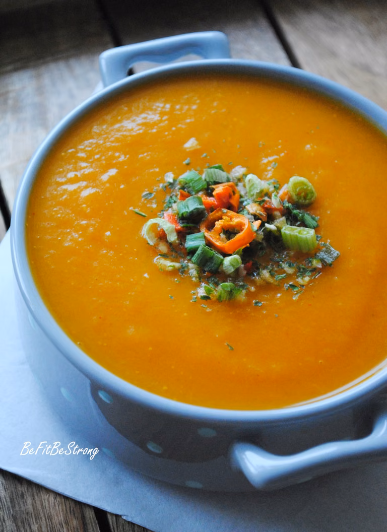 Rozgrzewająca zupa krem dyniowo-batatowa z nutką chili