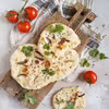 Chlebki naan z czosnkiem