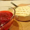 Grillowany camembert z żurawiną