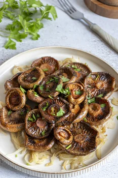 Rydze smażone z cebulą i czosnkiem