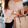 Sweter z odkrytym ramieniem