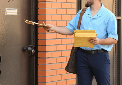 Listonosz przestanie zostawiać awizo! Od 2025 r. rewolucja w doręczaniu pism urzędowych!