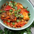Makaron soba z marynowanym tofu i warzywami na szybko