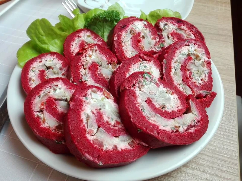 Rolada buraczkowa ze śledziem