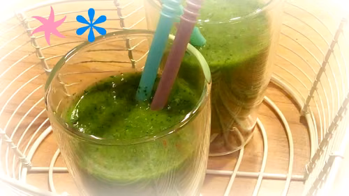 Bomba witamina, czyli zielone smoothie z roszponką i innymi super składnikami.