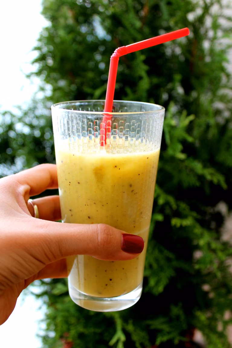 Smoothie z mango i kiwi