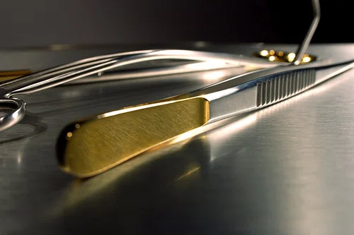 Metody powiększenia piersi – co wybrać, by biust był większy?