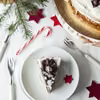 Tort makowo-serowy z wiśniami