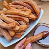 Churros z cynamonem i czekoladą