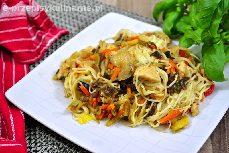 Chińszczyzna Z Makaronem Noodle Na Szybko