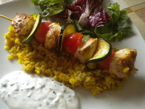 FIT szaszłyki z kurczaka,  cukinii i pomidorków