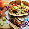 Taco z Tofu, Kapustą i Salsą z Brzoskwini