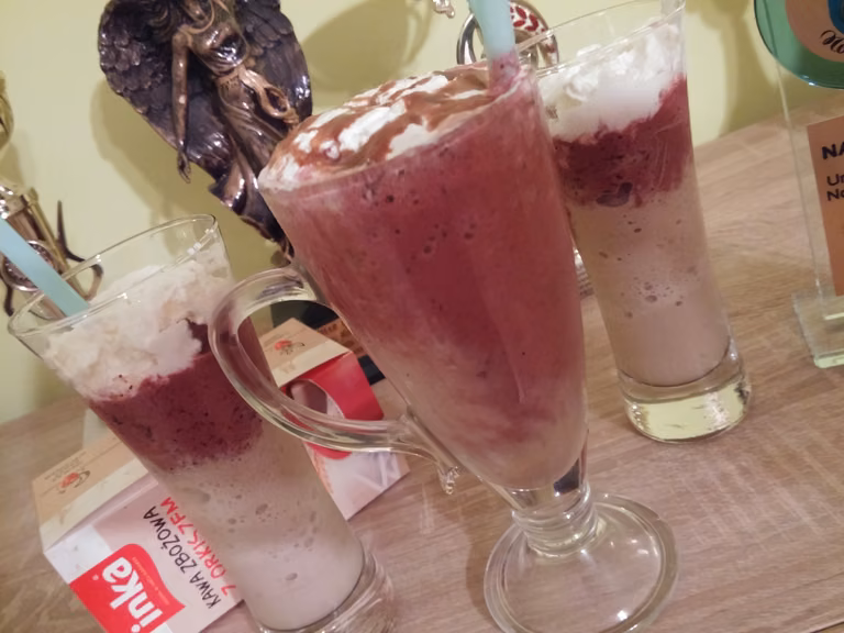 KAWOWE SMOOTHIE BORÓWKOWO-BANANOWE