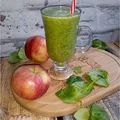 Zdrowe smoothie z gruszką, szpinakiem i ziołomiodem z czarnego bzu