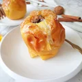 Pieczone jabłka z ciasteczkami amaretti, orzechami, migdałami  i rodzynkami