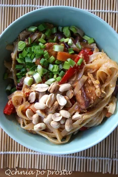 Prosty domowy Pad Thai z tofu