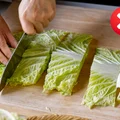 Nie rób tego z kapustą pekińską! Ten błąd sprawia, że traci smak i chrupkość