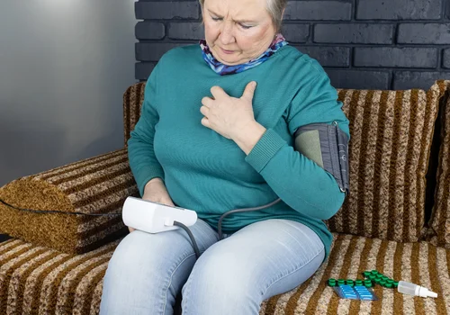 "200 plus" co miesiąc dla chorych! Lista schorzeń uprawniających do tego świadczenia jest długa