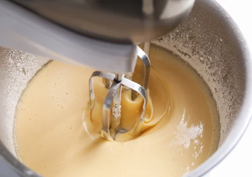 Dlaczego sernik nie lubi długiego miksowania? Oto, co się wtedy dzieje