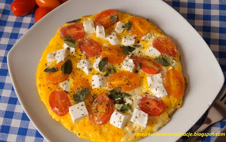 FIT Omlet z pomidorkami, fetą i bazylią - 268 kcal