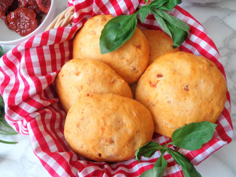 Focaccia z suszonymi pomidorami