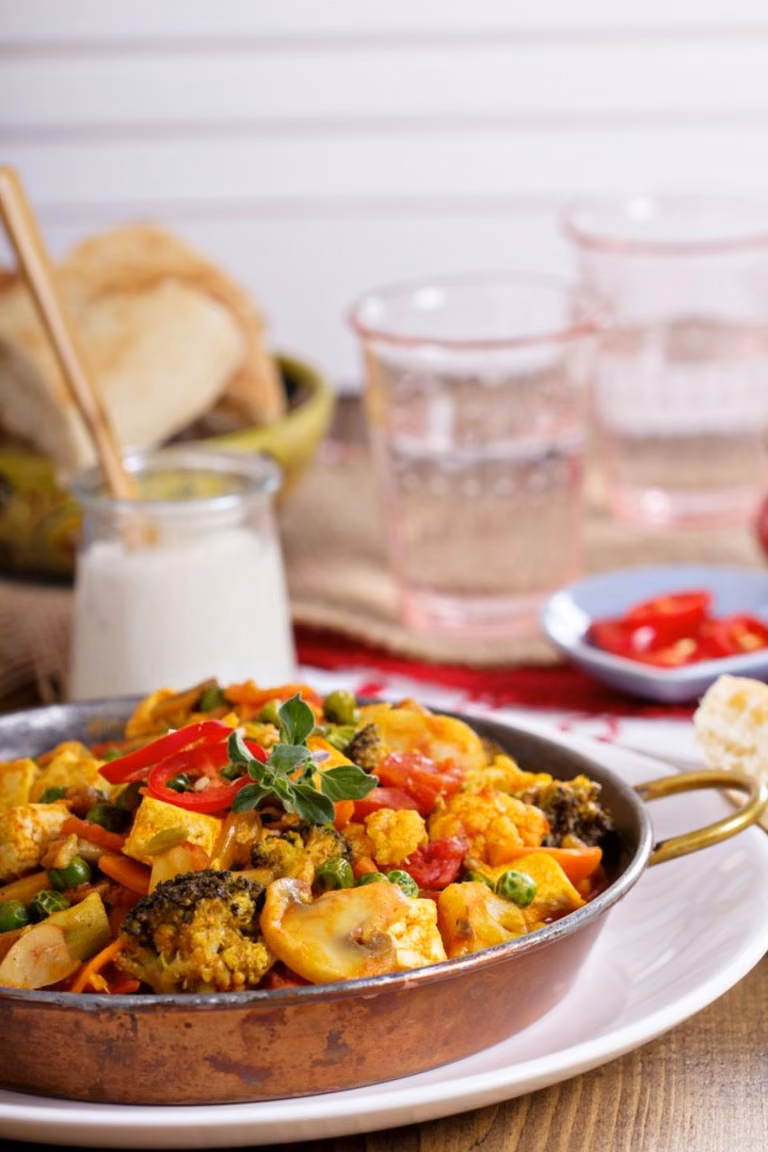 CURRY Z TOFU I WARZYWAMI