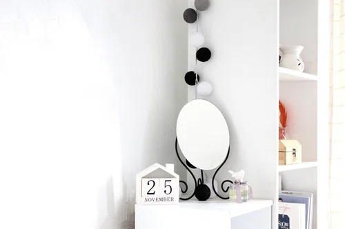 Cotton Balls - gdzie kupić tanio, jak prosto zrobić? {pomysły na girlandy świetlne}