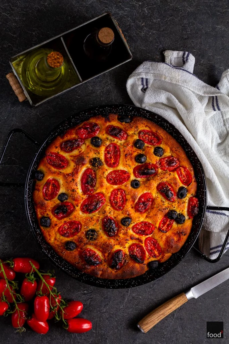 Focaccia barese - tradycyjna focaccia z Bari