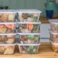 6 produktów, które NIGDY nie powinny znaleźć się w plastikowych opakowaniach