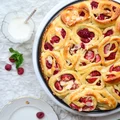 Bułeczki drożdżowe z malinami