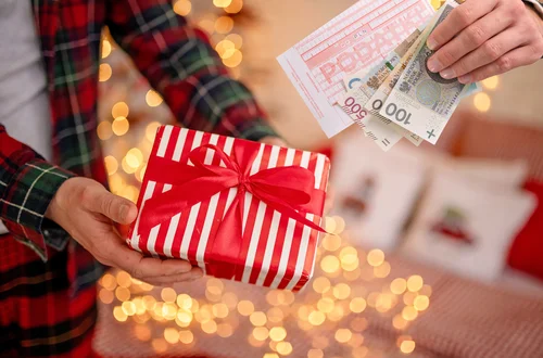 Świąteczne prezenty: Czy trzeba płacić od nich podatek?