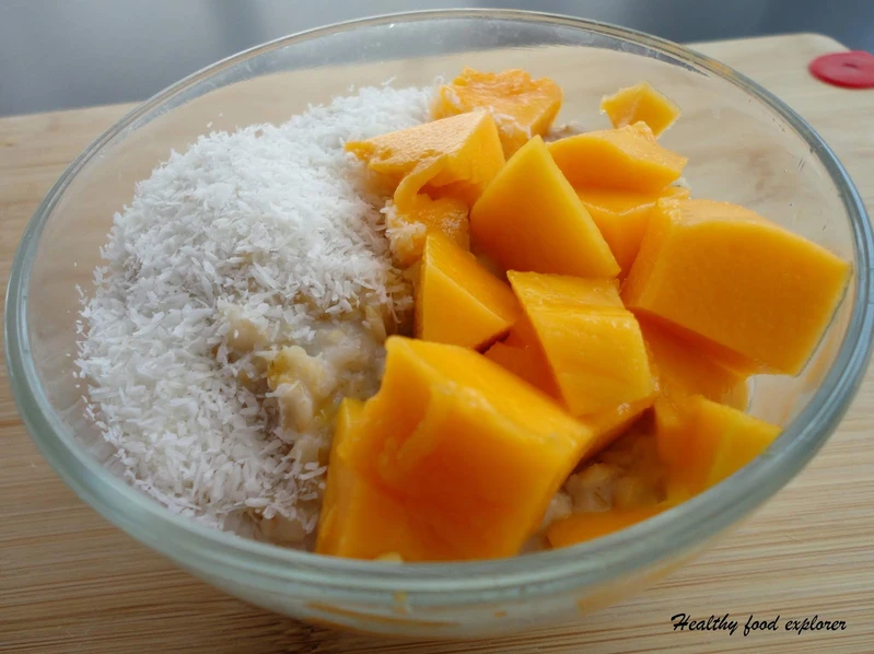 Owsianka kokosowa z mango