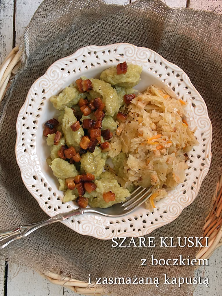 Szare kluski z boczkiem i zasmażaną kapustą